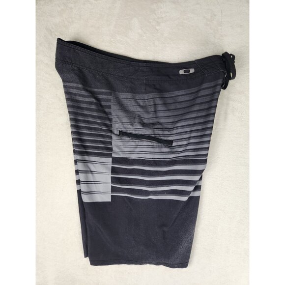 Vintage Oakley Board Shorts Men Size 34 Black Stripes Swimming - Picture 7 of 14